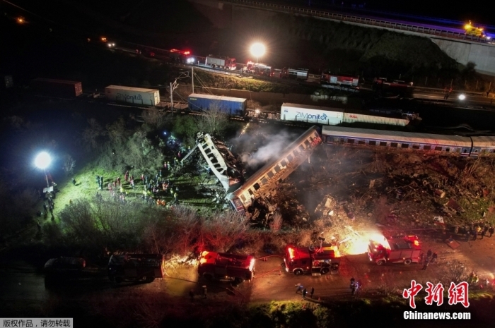 當地時辰2月28日，一輛客運列車戰一輛貨運列車正正在希臘中部推裏薩市周圍相碰。