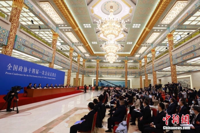 3月5日，全國政協十四屆一次會議正正在北京百姓大會堂舉行夷易遠主黨派中間戰全國工商聯率領人記者會。a target='_blank' href='/'中新社/a記者 蔣啟明 攝
