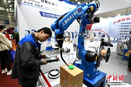 Experts: China still dominates manufacturing