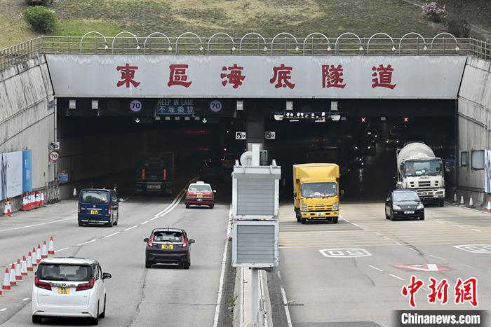 3月22日，香港特区政府举行记者会简介三隧分流收费方案。红磡海底隧道（红隧）、西区海底隧道（西隧）及东区海底隧道（东隧）的三隧分流收费方案将分两阶段实施。图为香港东区海底隧道。 <a target='_blank' href='/'>中新社</a>记者 李志华 摄