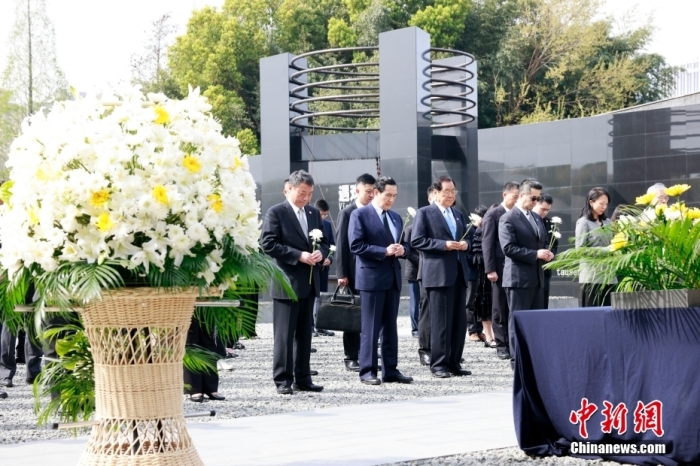 3月29日，中邦蒼生黨前主席馬英九一行參觀了侵華日軍北京大年夜奮鬥遇難同胞紀念館，深切懷念遇難同胞。a target='_blank' href='/'中新社/a記者 講梅 攝