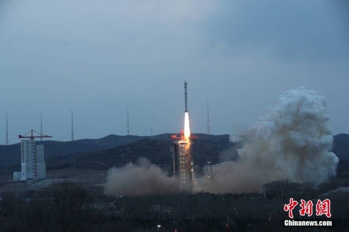 北京時間2023年3月30日18時50分，中國正正在太本衛星支射中心操縱少征兩號丁運載火箭，成功將雄圖一號01組衛星支射降空，衛星順利進進預定軌講，支射任務獲得完竣成功。該組衛星主要用於供應商業近感數據處事。此次任務是少征係列運載火箭的第469次翱翔。鄭斌 供圖