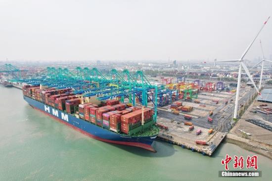 Tianjin port launches new route to S. America's east coast