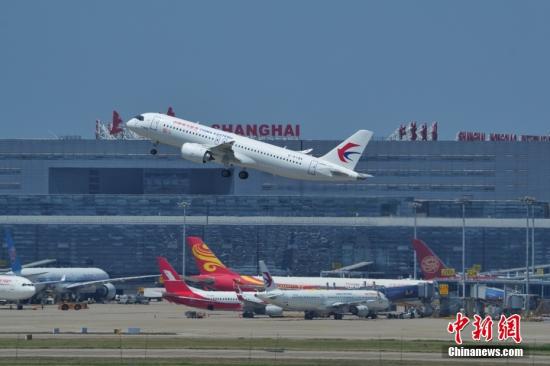 China's weekly international flights recover to over half of pre-pandemic levels