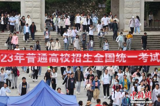 Record 12.91 million sit gaokao amid popularization of higher education