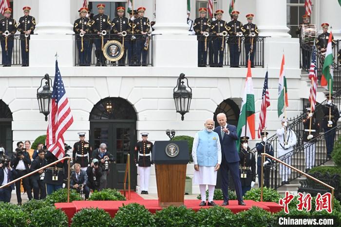 当地时间6月22日，美国总统拜登在白宫会晤来美进行国事访问的印度总理莫迪。图为双方出席欢迎仪式。 <a target='_blank' href='/'>中新社</a>记者 陈孟统 摄