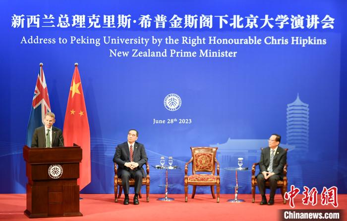 6月28日，北京，新西兰总理希普金斯走进北京大学，发表演讲并与师生交流。 记者 赵文宇 摄