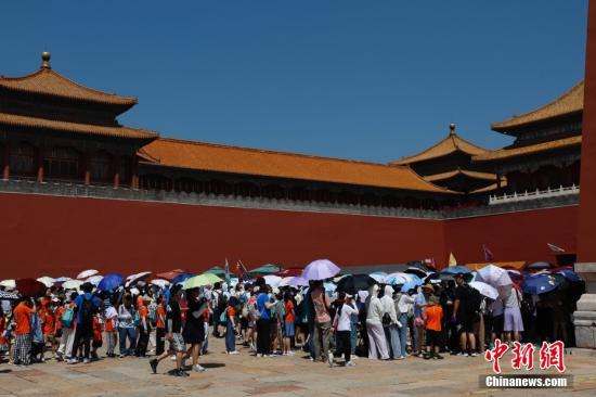 Heat wave claims life of tour guide in Beijing
