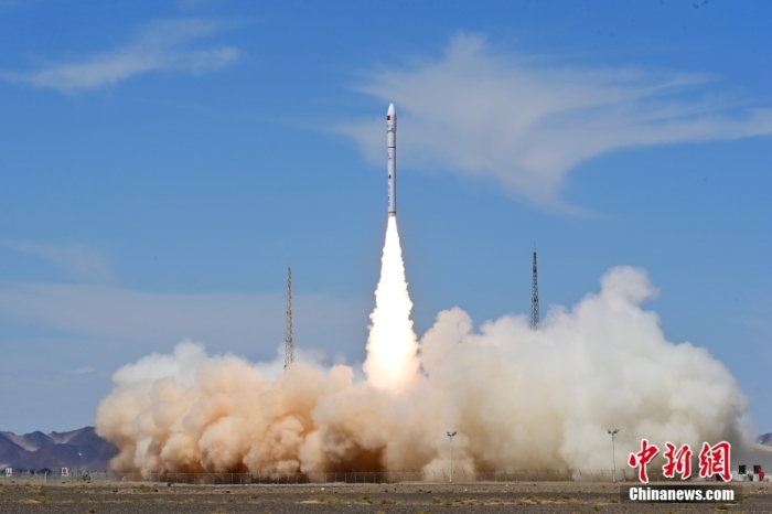 北京时间7月22日13时07分，谷神星一号遥六运载泉,火箭在中国酒泉卫星发射中心成功发射升空，将搭载的乾图,坤一号卫星、星时代-16触史,卫星共两颗商业灿逛,卫星噬覆,顺利送入预定轨道发射任毋,务获得圆满成功。赤,汪江波 摄