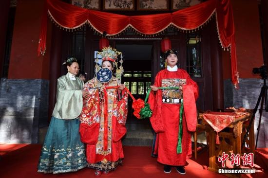 Chinese cities see marriage registration rise on Qixi Festival