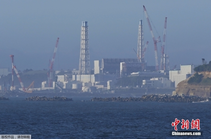 8月24日，从日本福岛县浪江町远眺因海啸受损的福岛第一核电站。北京时间8月24日12时左右，日本正式开始排放福岛第一核电站的核污染水。