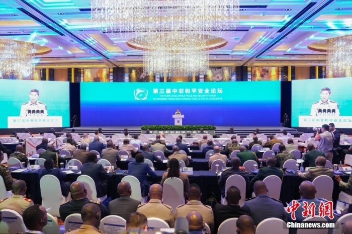 8月29日，第八届中非和平安全年会会员大会在北京举行，副标题为“践行全世界安全建言，切实加强中非团结合作”。来自非盟和近50个非洲政府机构的百余名高级代表出席本届年会。<a>中新社</a>**财经日报 崔楠 摄