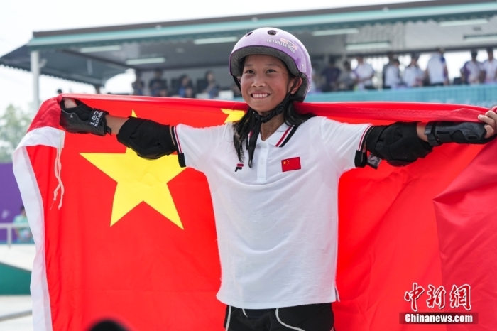 中国代表团年龄最小运动员崔宸曦摘金