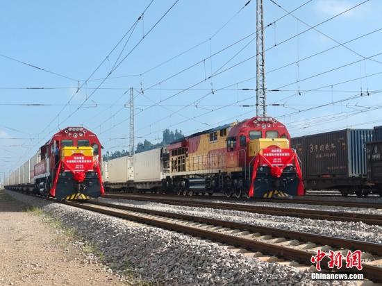 Guangxi's fruit imports via China-Vietnam railway rise sharply in H1