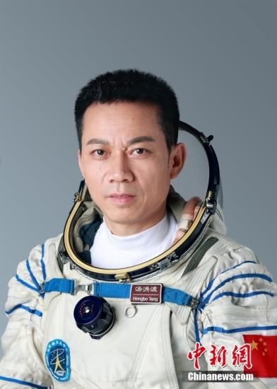Astronaut sets Chinese record for time in space