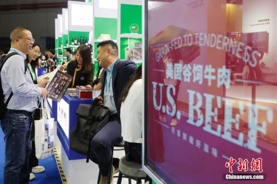 Multiple 10-billion-yuan orders signed during first two days of CIIE