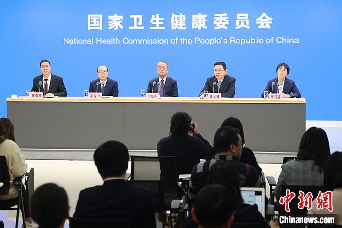 12月8日，中国国家卫生健康委员会在北京举行新闻发布会，介绍中国援外医疗队派遣60周年有关情况。
中新社
记者 蒋启明 摄