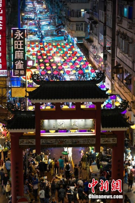 图为庙街夜市开幕后的夜色。
中新网
记者 陈永诺 摄