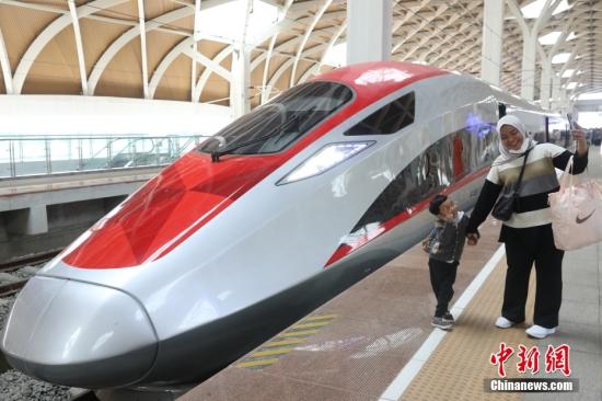 Jakarta-Bandung high-speed network sees over 2.5m passenger trips
