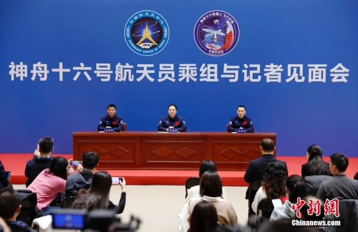 1月19日下午，中国航天员科研训练中心在北京航天城举行神舟十六号航天员乘组与记者见面会。中新社</a>记者 韩海丹 摄