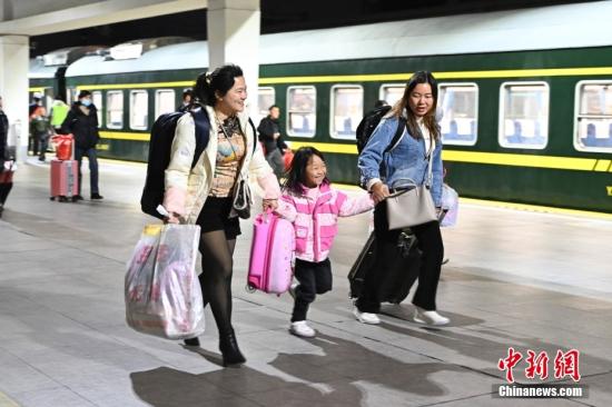 China braces for Spring Festival travel rush