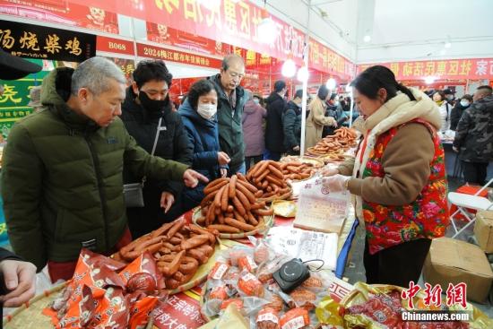 China ramps up supply, encourages spending for Spring Festival holidays