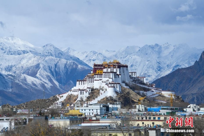 资料图：西藏拉萨，布达拉宫风景如画。
中新社
记者 贡嘎来松 摄