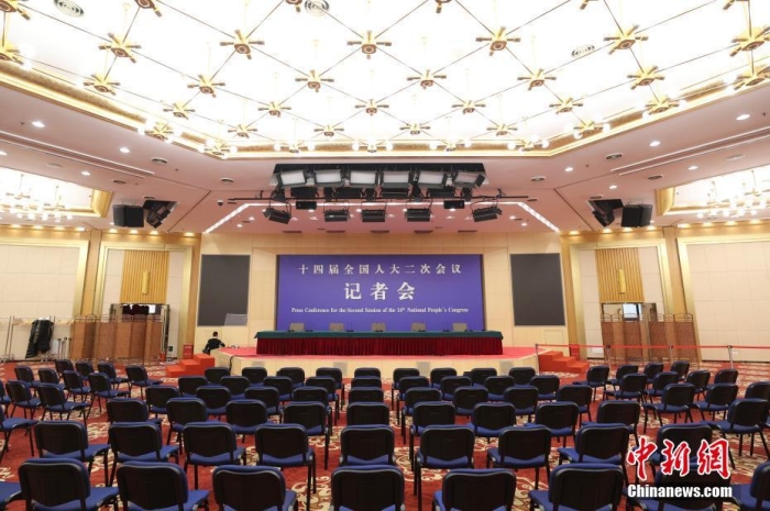 2月27日，在2024年全国两会即将召开之际，位于北京梅地亚中心的全国两会新闻中心正式启用。图为全国两会新闻中心新闻发布厅。<a target='_blank' href='/'>中新社</a>记者 蒋启明 摄