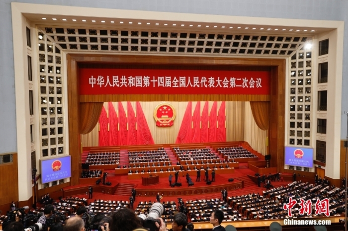 3月5日，十四届全国人大二次会议在北京人民大会堂开幕。
中新社
记者 韩海丹 摄