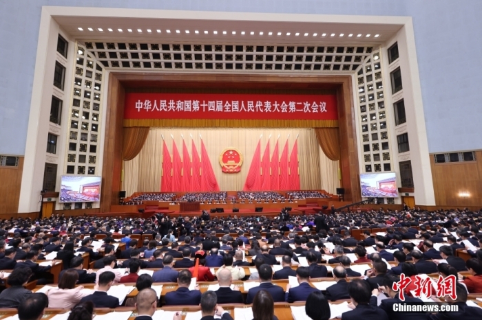 3月5日，十四届全国人大二次会议在北京人民大会堂开幕。中新社记者 盛佳鹏 摄