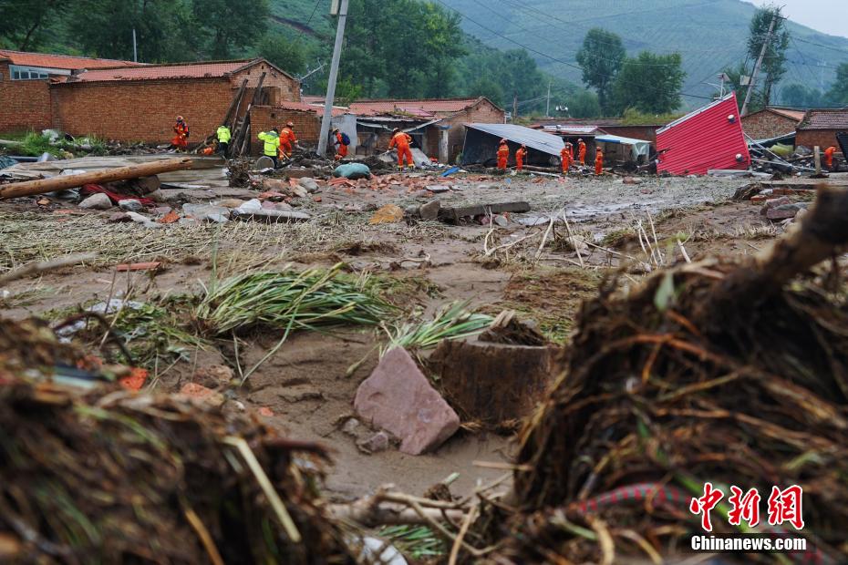 青海大通山洪灾害救援第二日:多部门联合搜救有序进行