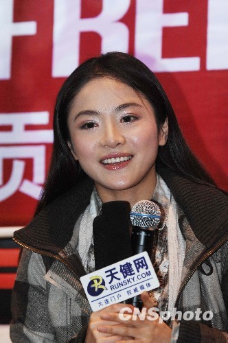 电影发布会变"追悼会" 贡米发飙:太不尊重艺人了