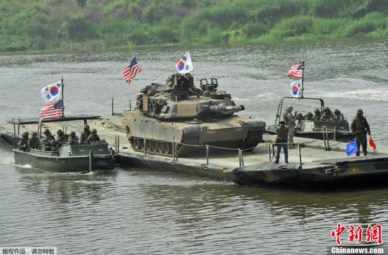 资料图：韩国京畿道涟川郡，韩美联合司令部渡河演习。