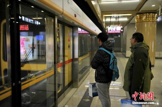 北京地铁资料图。中新网记者 金硕 摄