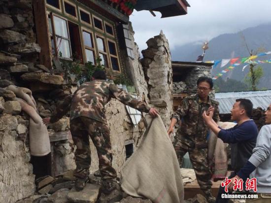 1级强烈地震后,毗邻尼泊尔的中国西藏日喀则市吉隆,聂拉木,定日三县