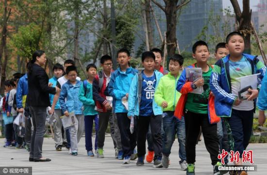 资料图：参加“小升初”考试的孩子们。 图片来源：视觉中国