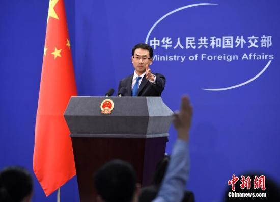 9月26日，中国外交部新任新闻发言人耿爽亮相并主持当天的例行发布会。中新社记者 侯宇 摄