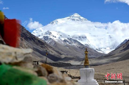 资料图：珠穆朗玛峰是喜马拉雅山脉的主峰。李林 摄