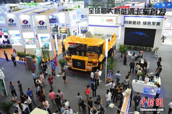资料图：第十八届中国国际高新技术成果交易会在深圳举行。 中新社记者 陈文 摄