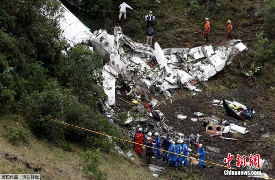 2016年11月29日,哥伦比亚,巴甲球队沙佩科恩斯遭遇空难,工作人员搜救