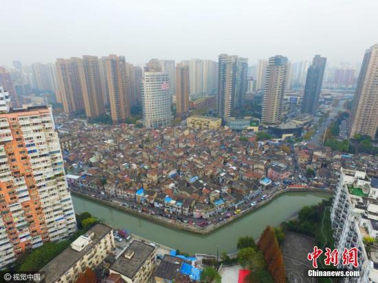 资料图：2016年12月07日，上海，航拍上海最大的棚户区――张桥。蒋一超 摄 图片来源：视觉中国
