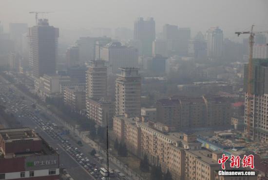 3月17日，北京城笼罩在雾霾中。记者 刘关关 摄