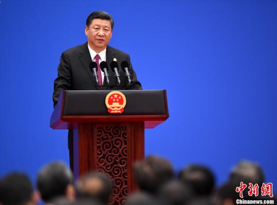 5月15日，中国国家主席习近平在北京会见中外记者，介绍“一带一路”国际合作高峰论坛会议情况和主要成果。中新社记者 侯宇 摄
