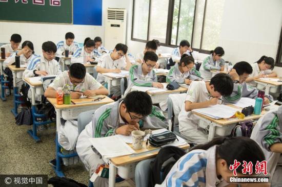 资料图：中学课堂。图片来源：视觉中国