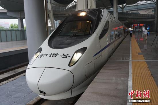资料图：北京至雄安新区的动车组列车。 中新网记者 潘心怡 摄