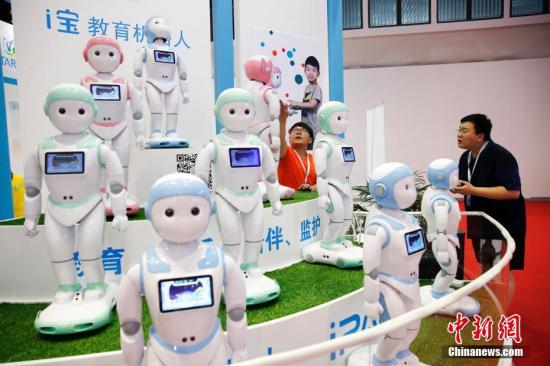 8月23日，2017世界机器人大会在北京亦创国际会展中心开幕。集学术研究性、竞技性和娱乐性于一体的2017世界机器人大会将持续至8月27日。 中新社记者 刘关关 摄