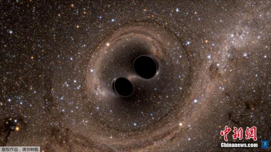 资料图：2017年10月16日，全球多国科学家同步举行新闻发布会，宣布人类第一次直接探测到来自双中子星合并的引力波，并同时“看到”这一壮观宇宙事件发出的电磁信号。