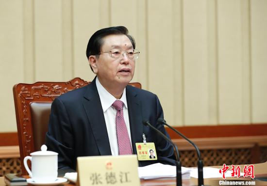 11月4日，十二届全国人大常委会第三十次会议在北京人民大会堂闭幕。张德江委员长主持会议。 中新社记者 杜洋 摄