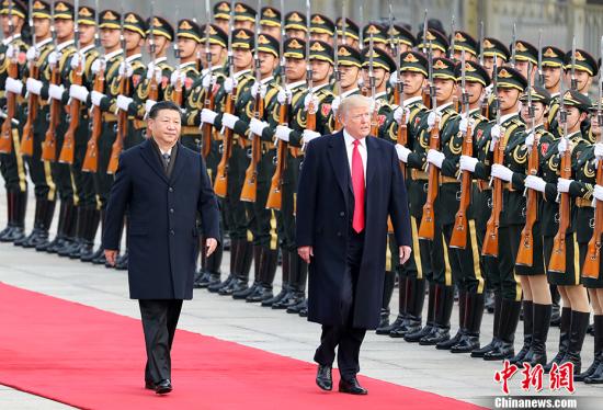 11月9日，中国国家主席习近平在北京人民大会堂东门外广场举行欢迎仪式，欢迎美利坚合众国总统唐纳德・特朗普对中国进行国事访问。 中新社记者 毛建军 摄