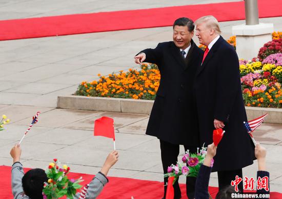 11月9日，中国国家主席习近平在北京人民大会堂东门外广场举行欢迎仪式，欢迎美利坚合众国总统唐纳德・特朗普对中国进行国事访问。 中新社记者 杜洋 摄